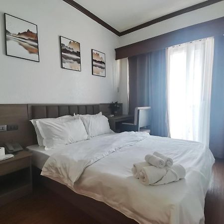 Aparthotel Passion Makati Makati City Esterno foto