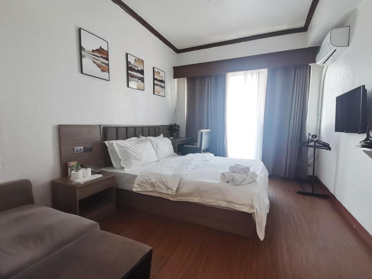 Aparthotel Passion Makati Makati City Esterno foto