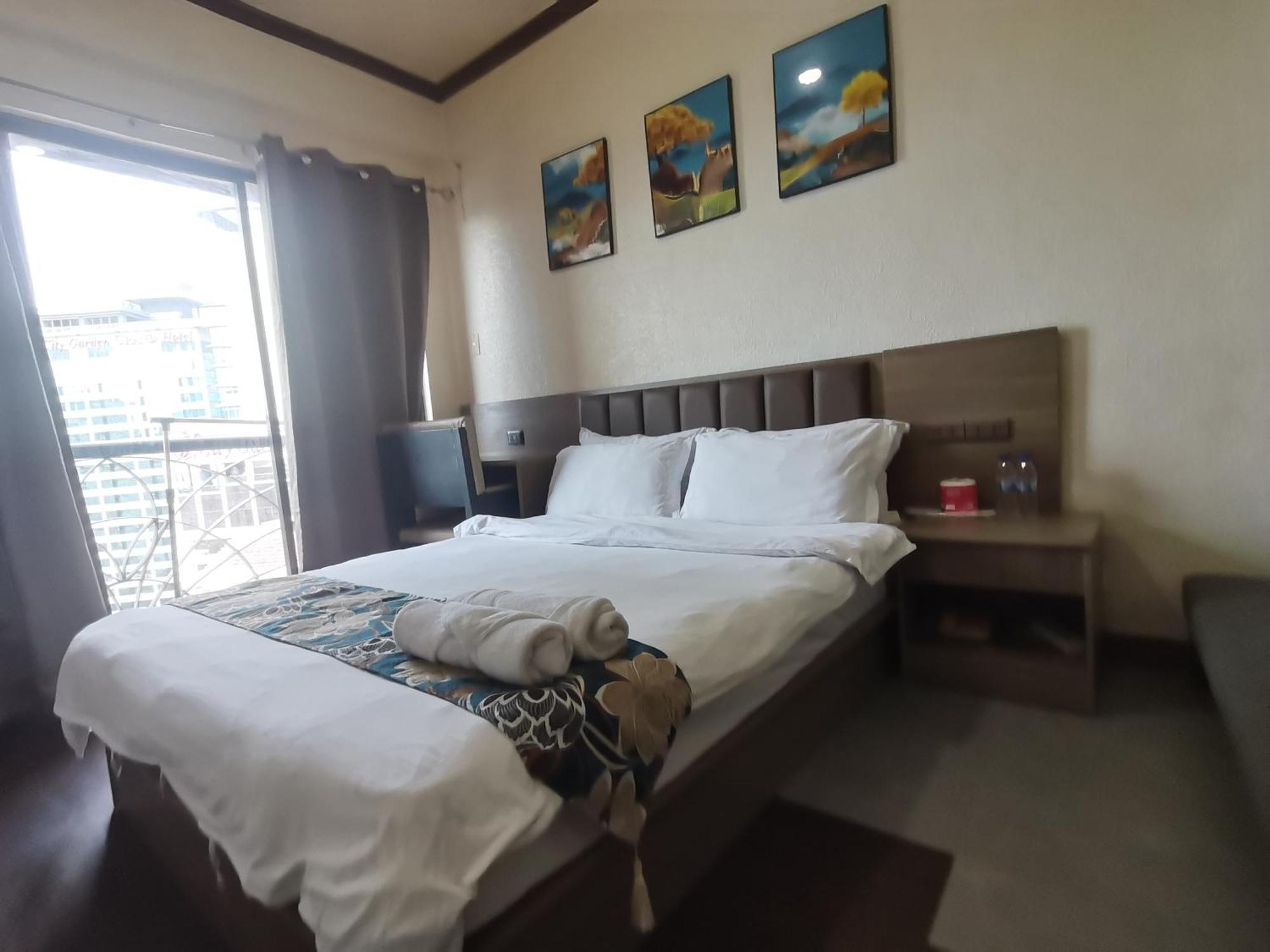 Aparthotel Passion Makati Makati City Esterno foto
